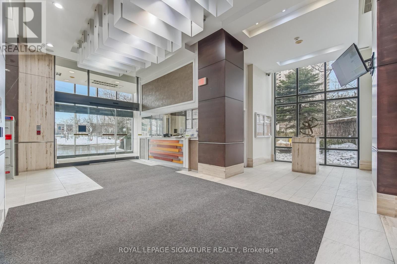 1402 - 330 Burnhamthorpe Road W, Mississauga, Ontario  L5B 0E1 - Photo 2 - W12782904