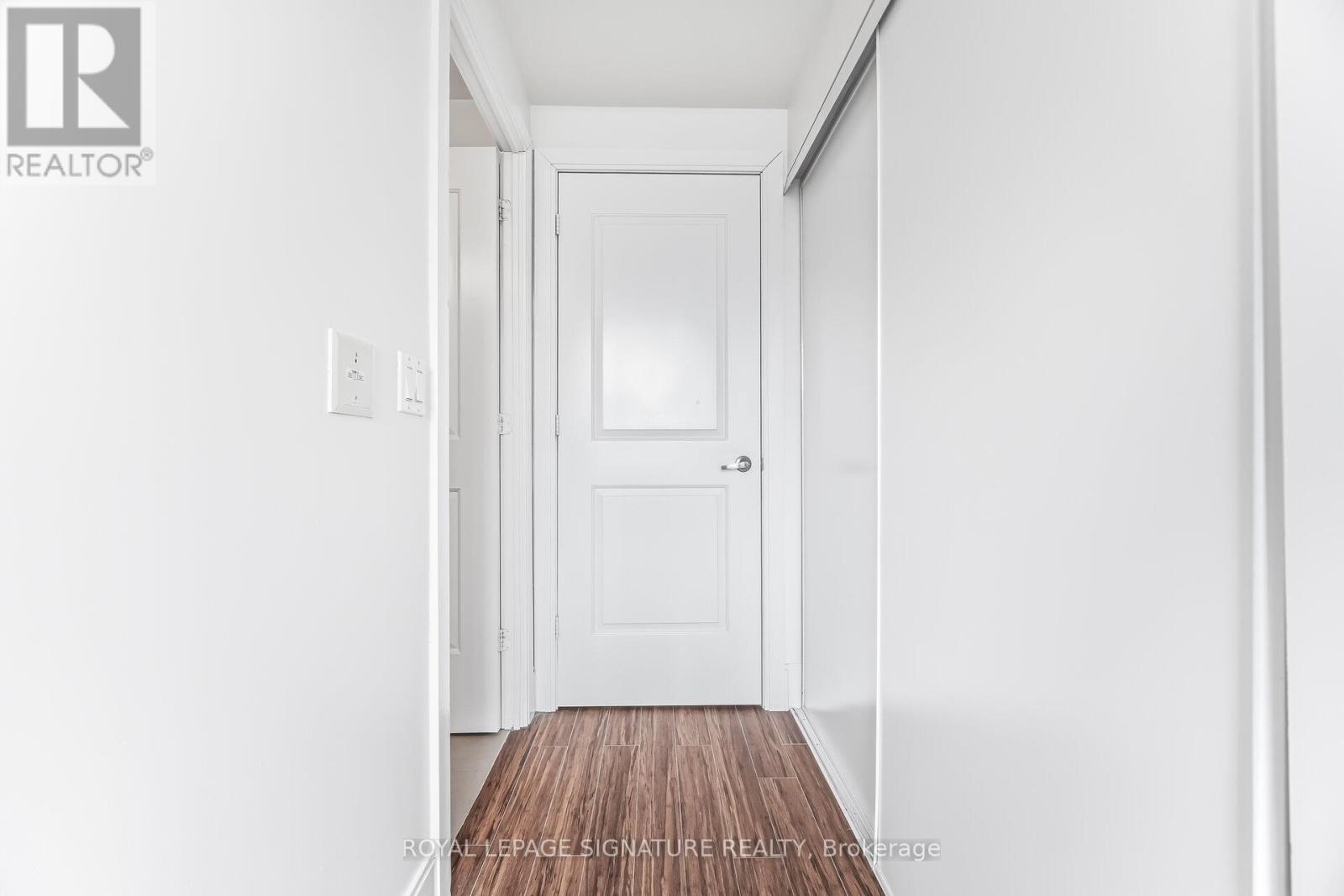 1402 - 330 Burnhamthorpe Road W, Mississauga, Ontario  L5B 0E1 - Photo 28 - W12782904