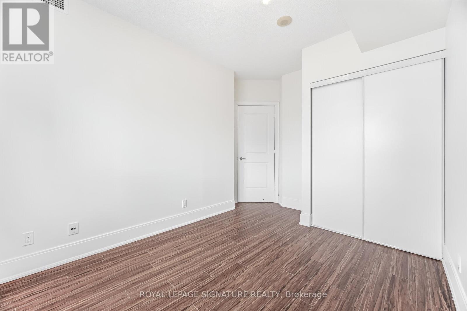 1402 - 330 Burnhamthorpe Road W, Mississauga, Ontario  L5B 0E1 - Photo 31 - W12782904