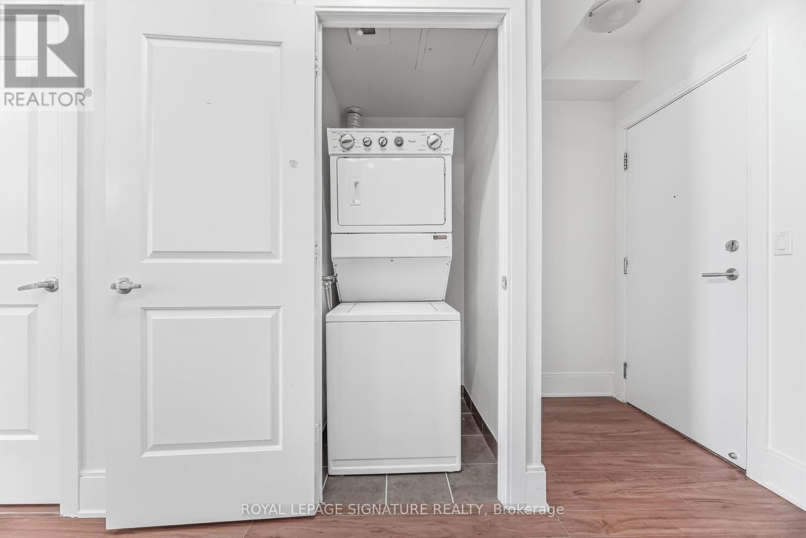 1402 - 330 Burnhamthorpe Road W, Mississauga, Ontario  L5B 0E1 - Photo 32 - W12782904