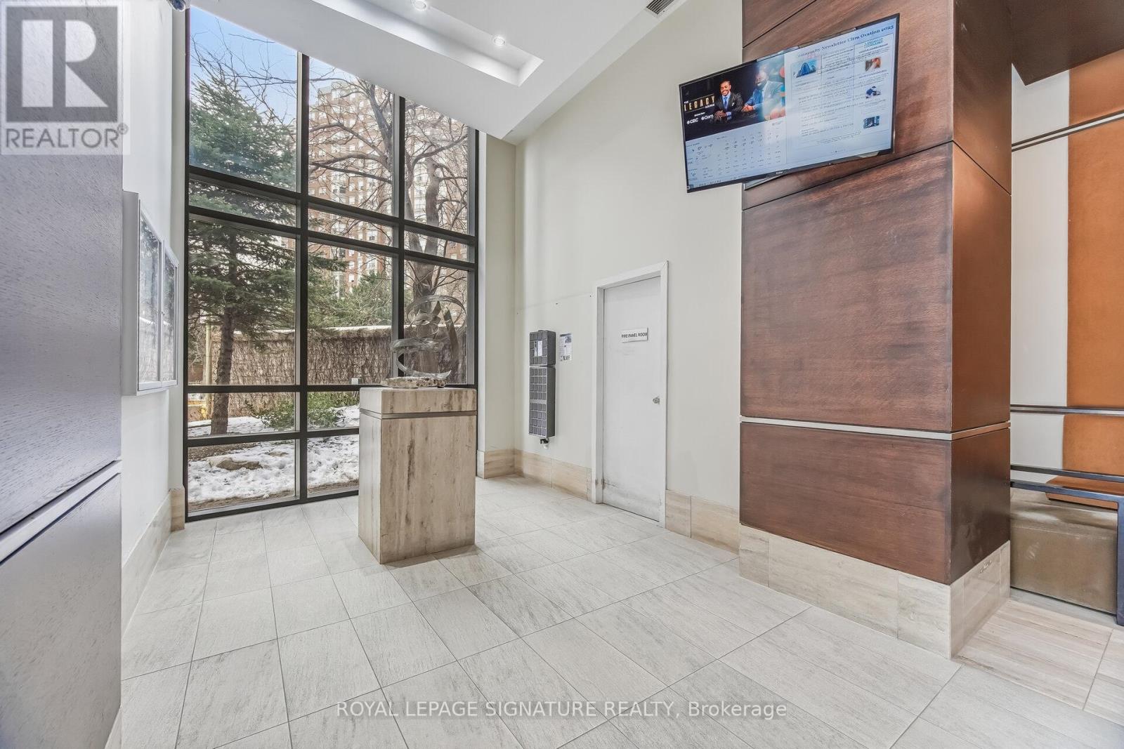 1402 - 330 Burnhamthorpe Road W, Mississauga, Ontario  L5B 0E1 - Photo 5 - W12782904