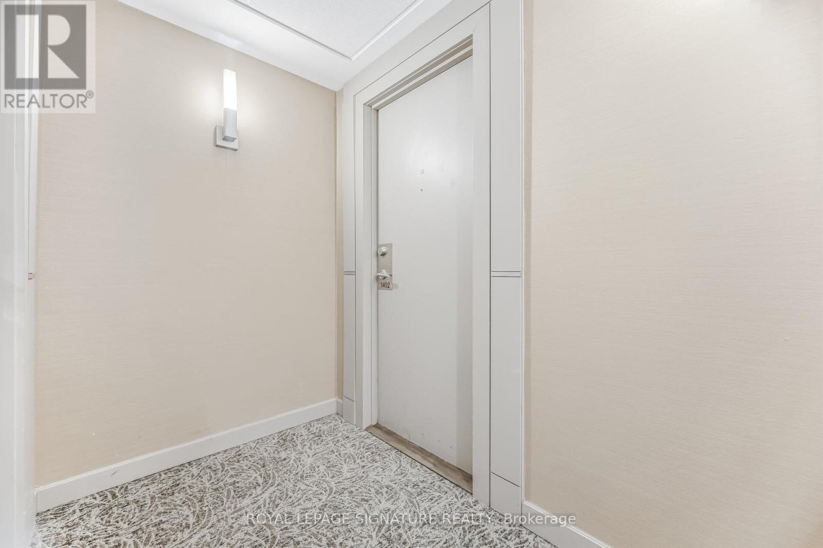 1402 - 330 Burnhamthorpe Road W, Mississauga, Ontario  L5B 0E1 - Photo 8 - W12782904