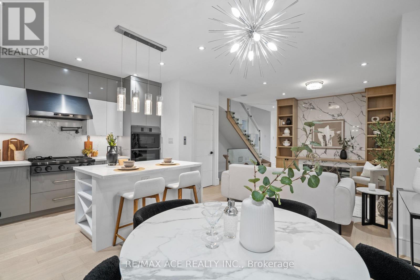 10a Benson Avenue, Mississauga, Ontario  L5H 2P2 - Photo 10 - W12782916