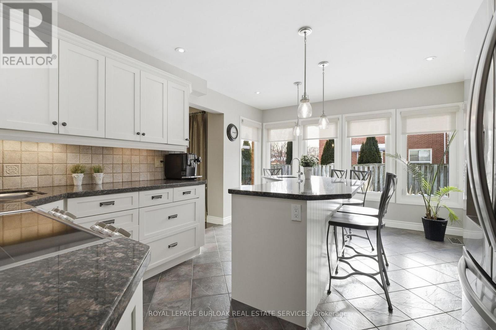 2026 Quail Valley Drive, Burlington, Ontario  L7M 2T5 - Photo 7 - W12782940