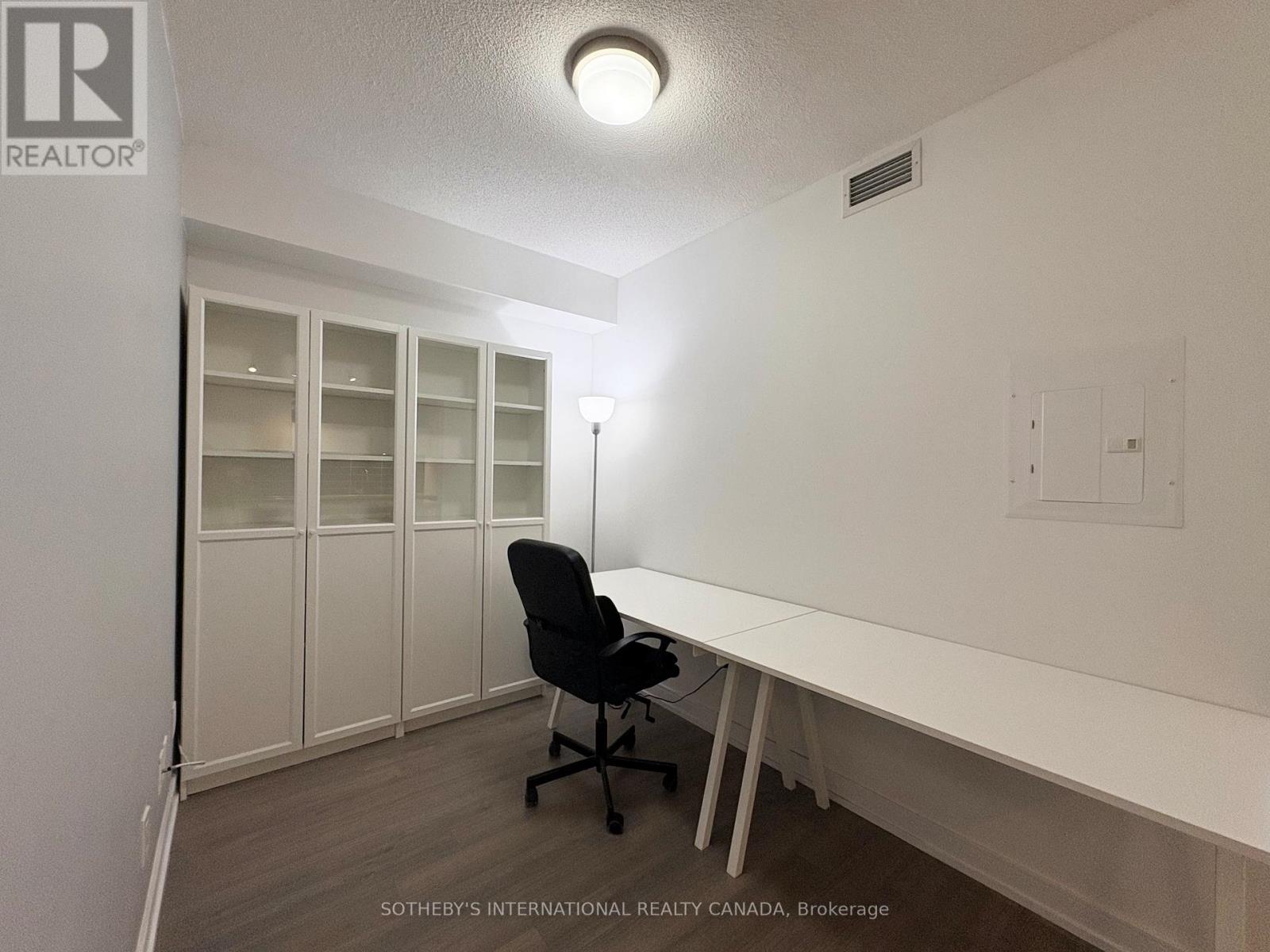 706 - 20 Thomas Riley Road, Toronto, Ontario  M9B 0C3 - Photo 10 - W12782962