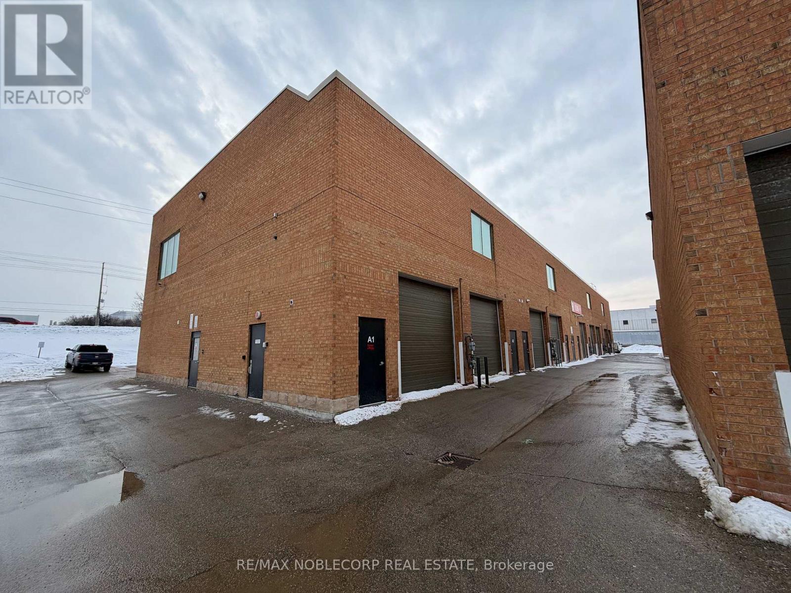 1 - 8 Automatic Road, Brampton (Gore Industrial North), Ontario  L6S 5N4 - Photo 4 - W12782986