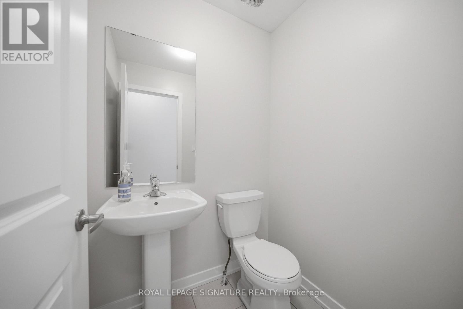 1201 Dartmouth Crescent, Oakville, Ontario  L6H 8C3 - Photo 7 - W12782998