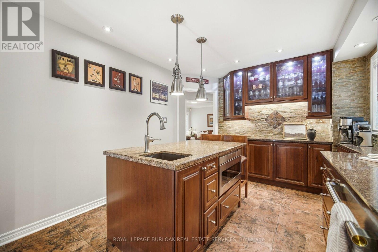 375 Parkridge Crescent, Oakville, Ontario  L6M 1A8 - Photo 11 - W12783022