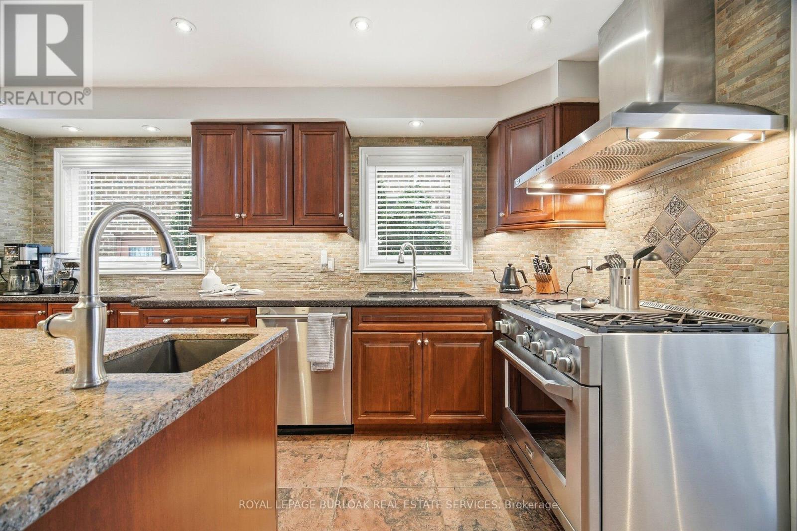 375 Parkridge Crescent, Oakville, Ontario  L6M 1A8 - Photo 13 - W12783022