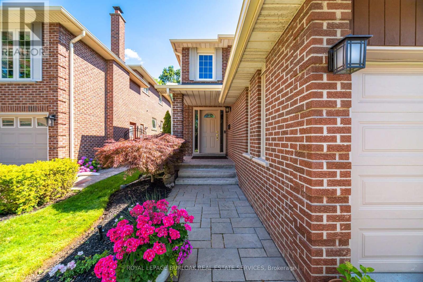 375 Parkridge Crescent, Oakville, Ontario  L6M 1A8 - Photo 4 - W12783022