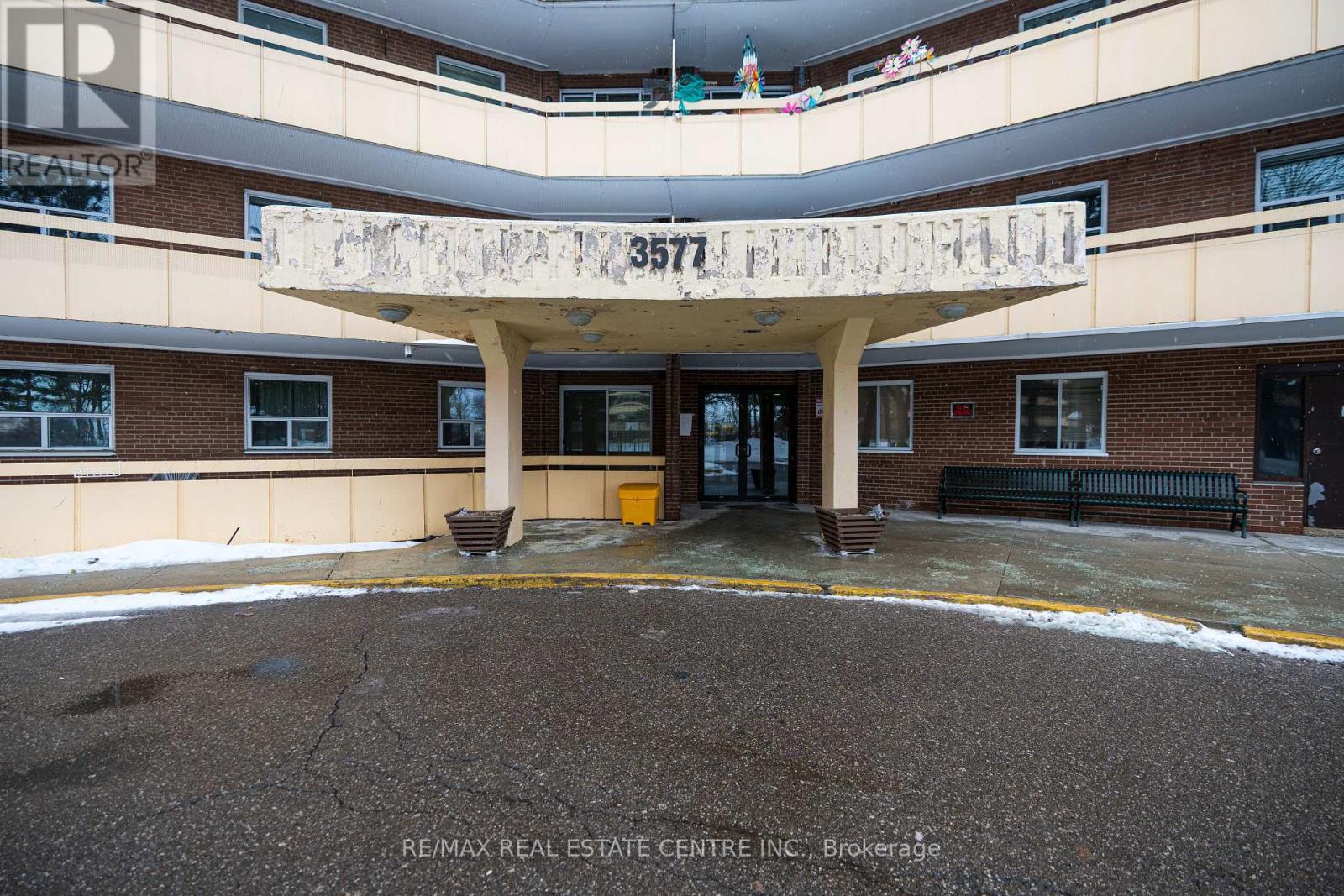 207 - 3577 Derry Road, Mississauga, Ontario  L4T 1B3 - Photo 3 - W12783060