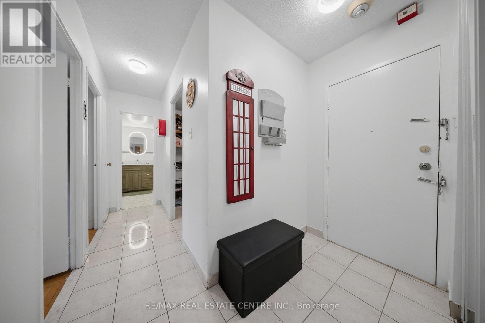 207 - 3577 Derry Road, Mississauga, Ontario  L4T 1B3 - Photo 5 - W12783060