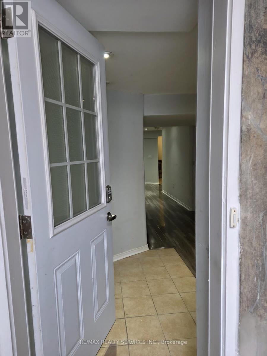 Basement - 24 Vivians Crescent, Brampton, Ontario  L6Y 4V1 - Photo 3 - W12783070