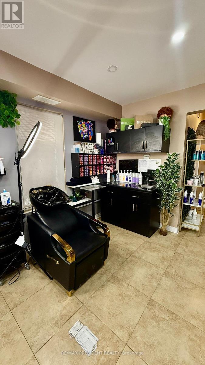 159 Queen Street W, Brampton, Ontario  L6Y 1M4 - Photo 3 - W12783076