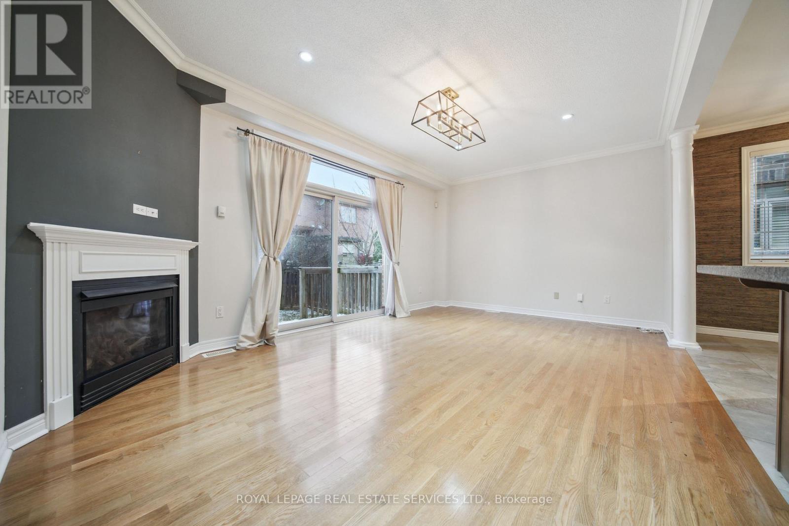 2097 Tovell Drive, Oakville, Ontario  L6M 0C4 - Photo 10 - W12783164