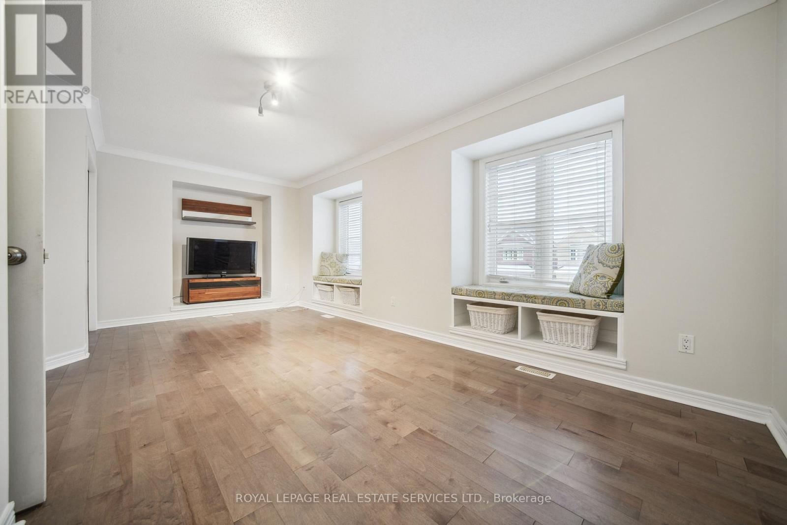 2097 Tovell Drive, Oakville, Ontario  L6M 0C4 - Photo 13 - W12783164