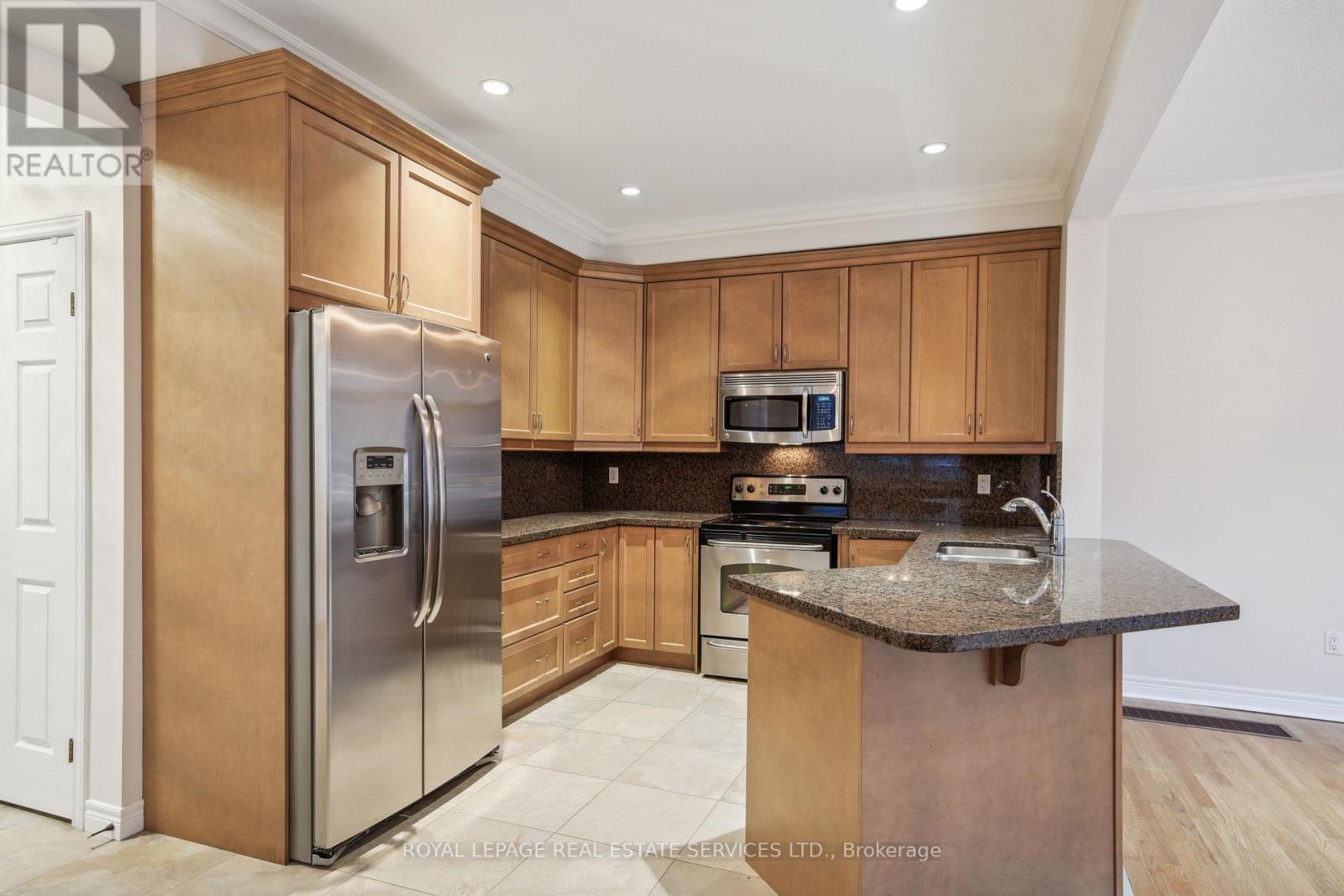 2097 Tovell Drive, Oakville, Ontario  L6M 0C4 - Photo 7 - W12783164