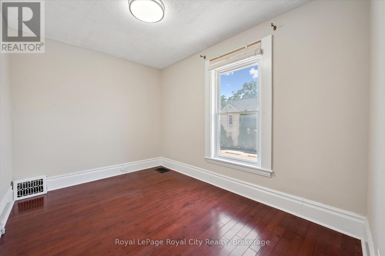 363 Woolwich Street, Guelph, Ontario  N1H 3W4 - Photo 23 - X12712978