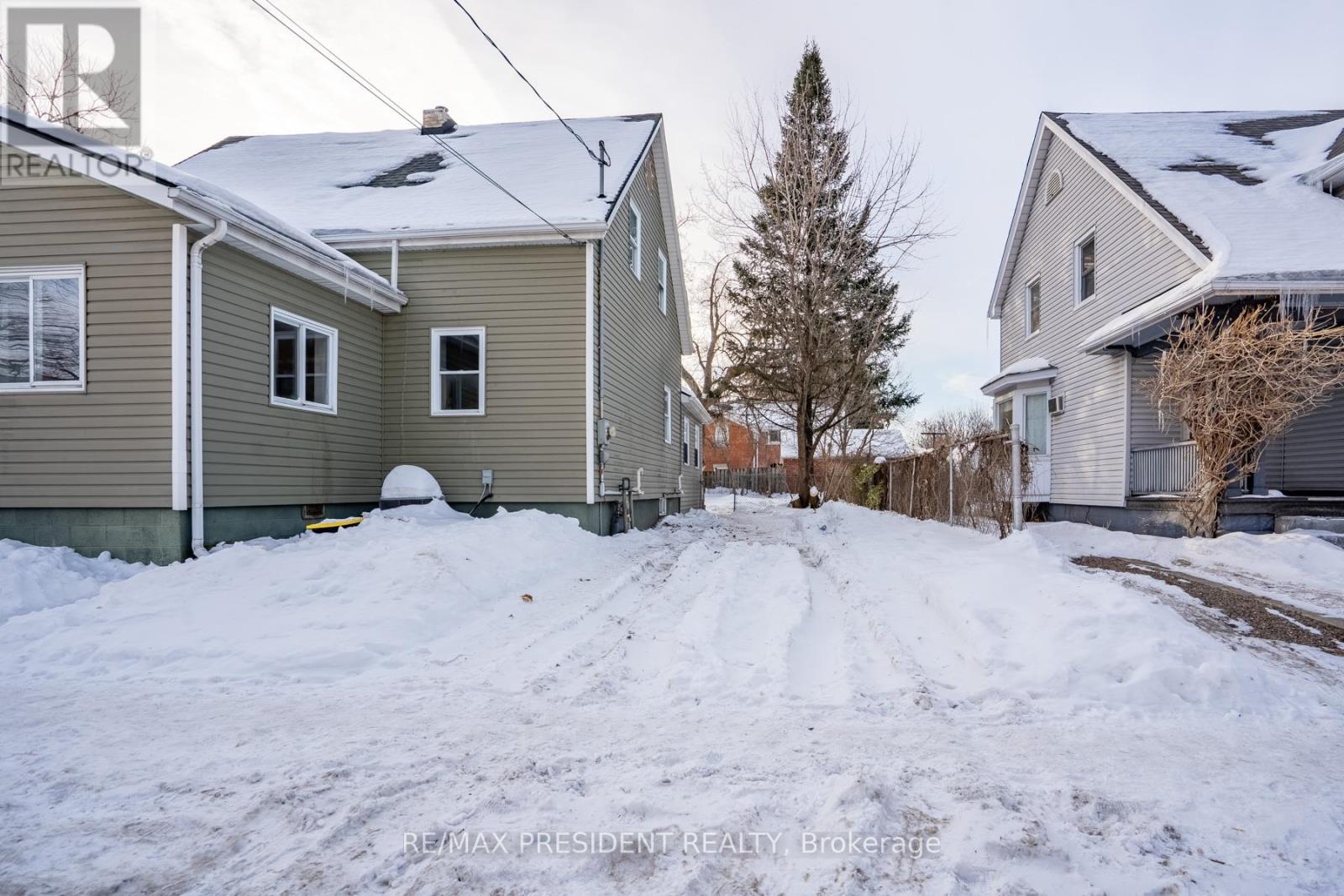 37 Catherine Street, St. Catharines, Ontario  L2R 5E8 - Photo 3 - X12783072
