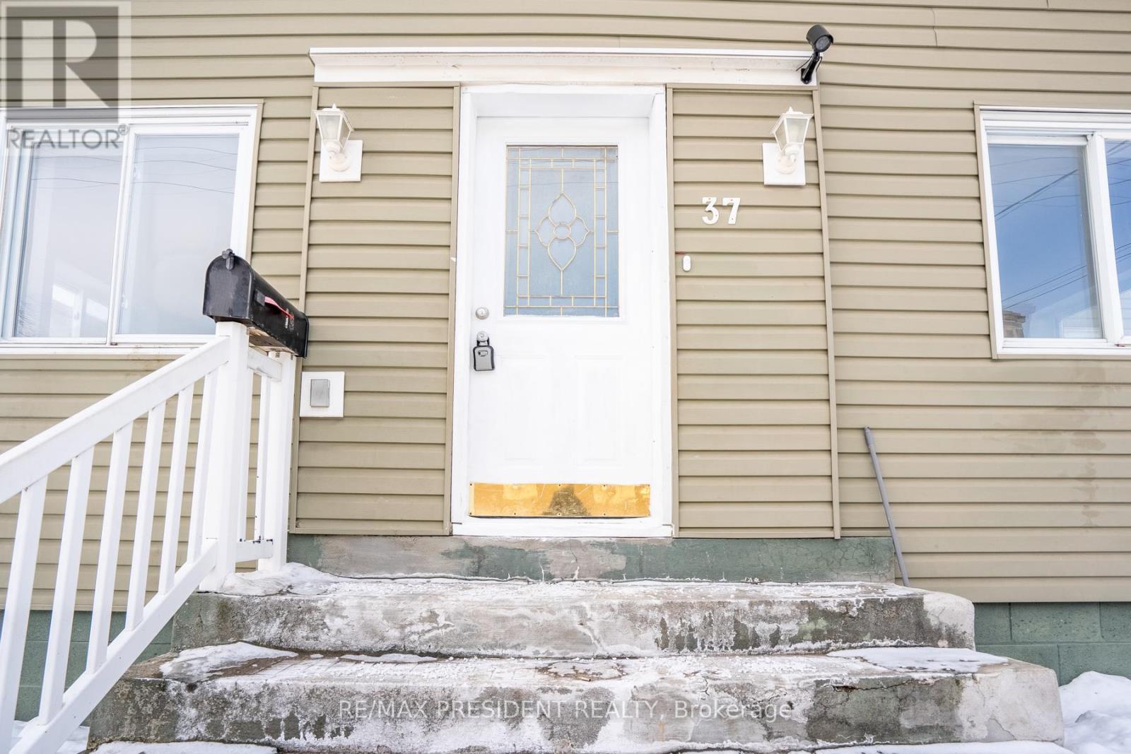 37 Catherine Street, St. Catharines, Ontario  L2R 5E8 - Photo 5 - X12783072