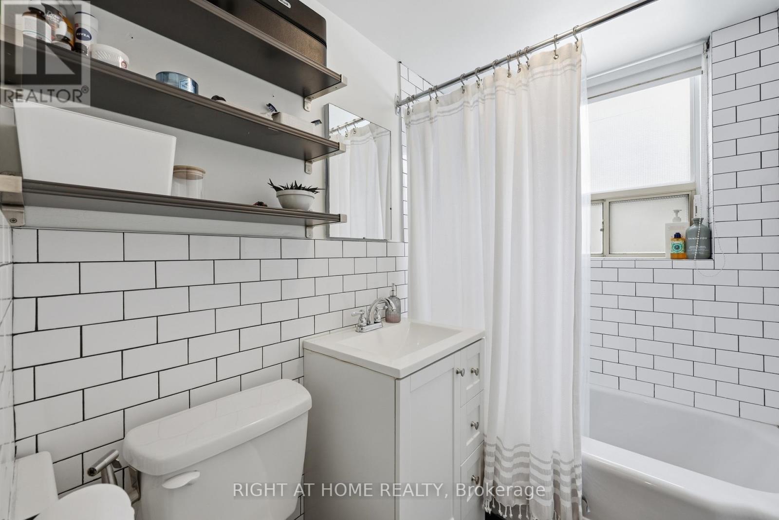 11 - 223 Macnab Street S, Hamilton, Ontario  L8P 3C9 - Photo 14 - X12783136