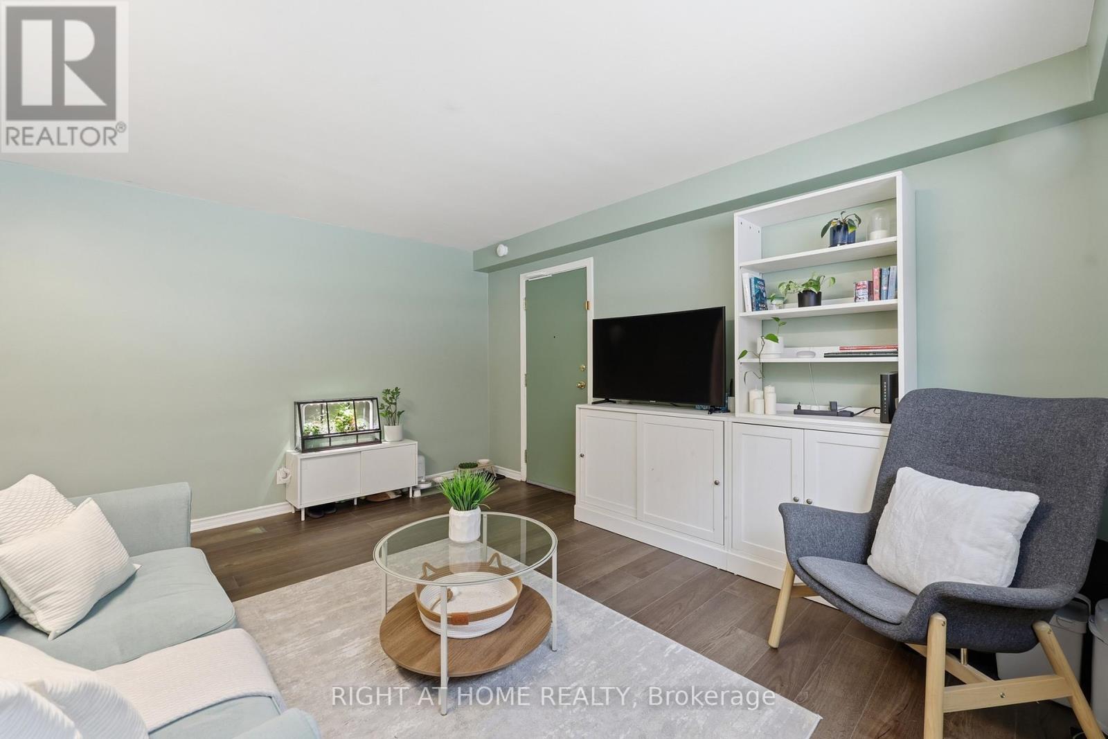 11 - 223 Macnab Street S, Hamilton, Ontario  L8P 3C9 - Photo 8 - X12783136