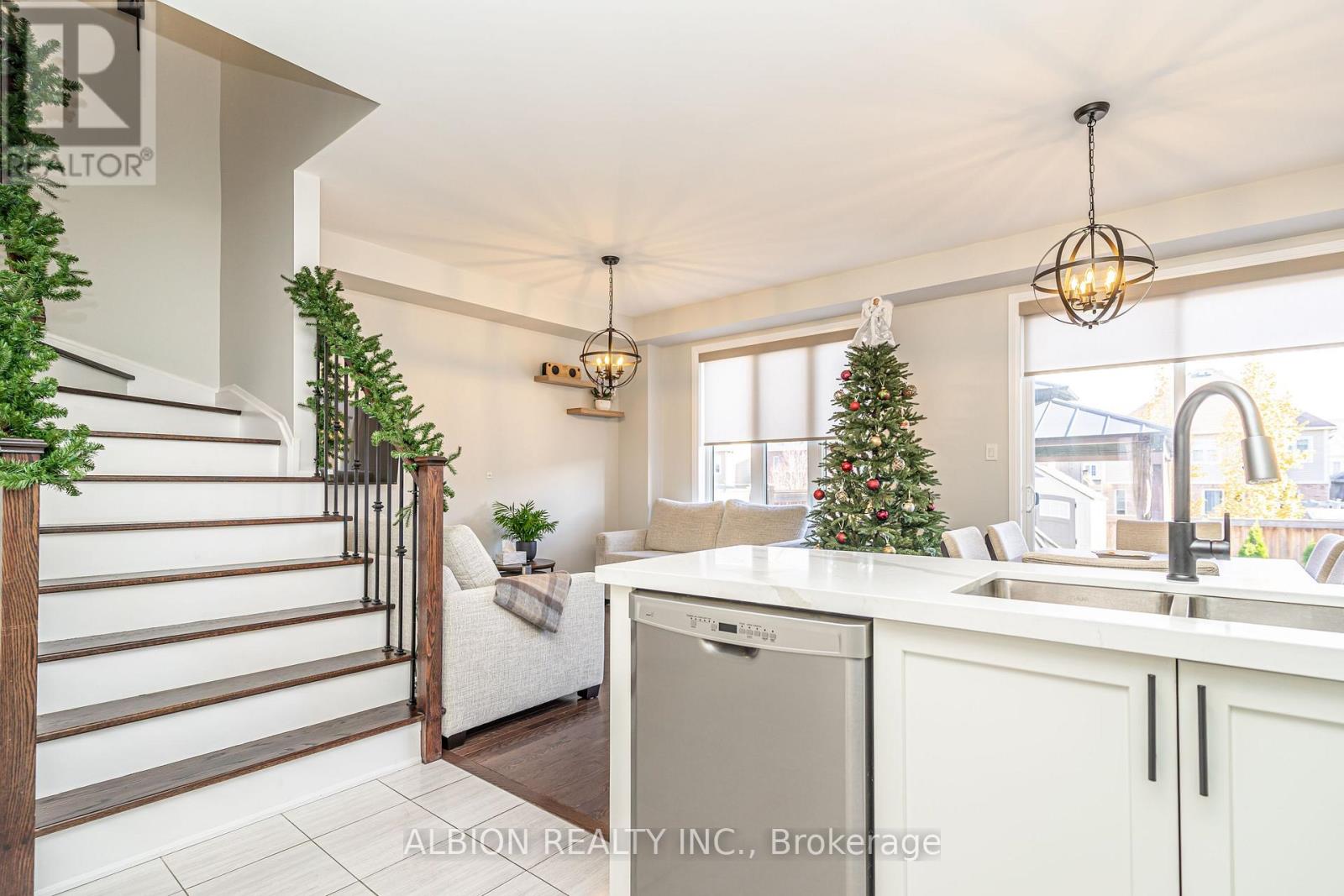 37 Donnan Drive, New Tecumseth, Ontario  L0G 1W0 - Photo 10 - N12559370