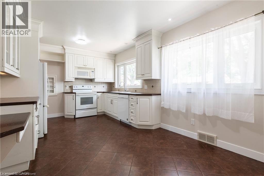 18 Masterson Drive, St. Catharines, Ontario  L2T 3P1 - Photo 12 - 40804814