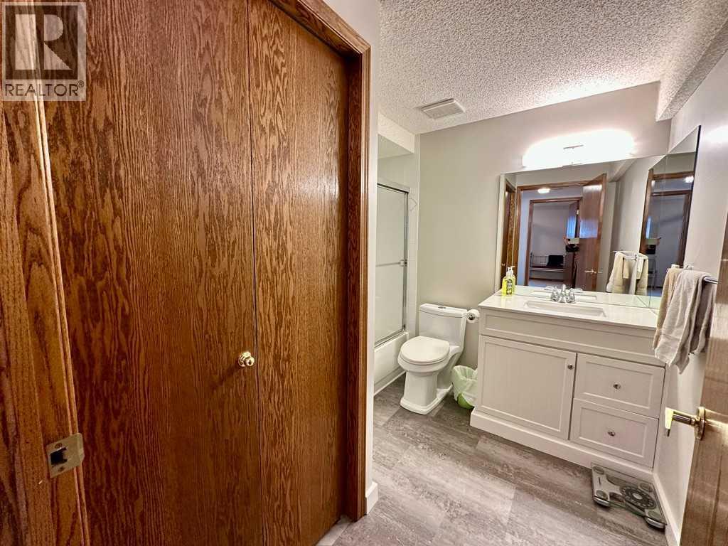 211 Canyon Boulevard W, Lethbridge, Alberta  T1K 6V1 - Photo 20 - A2279135