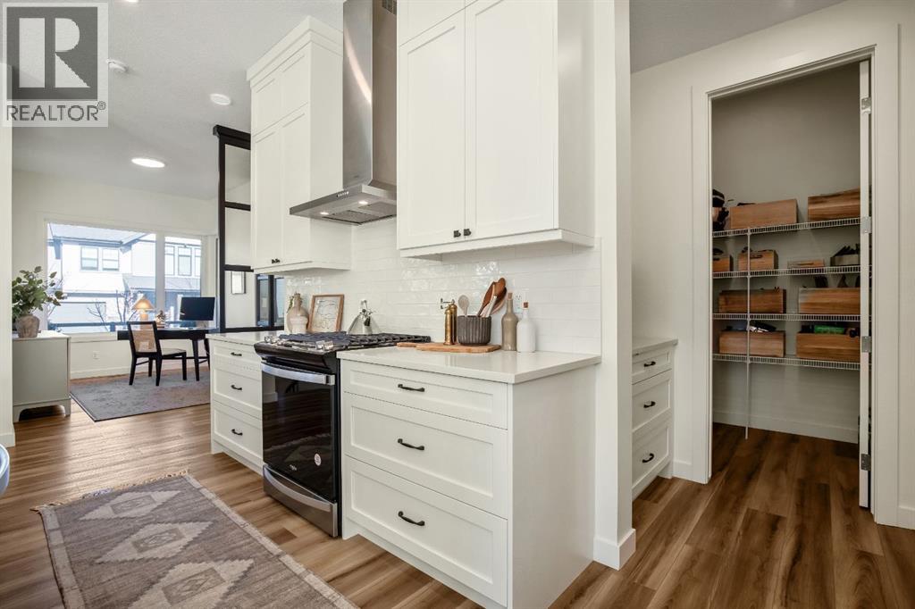 35 Bluerock Avenue Sw, Calgary, Alberta  T2Y 0R6 - Photo 7 - A2284791