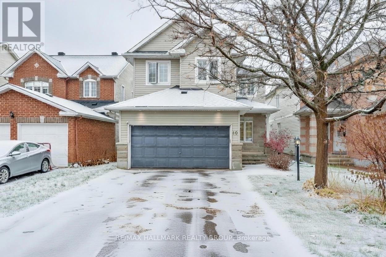 10 FRIENDLY CRESCENT, Ottawa, Ontario