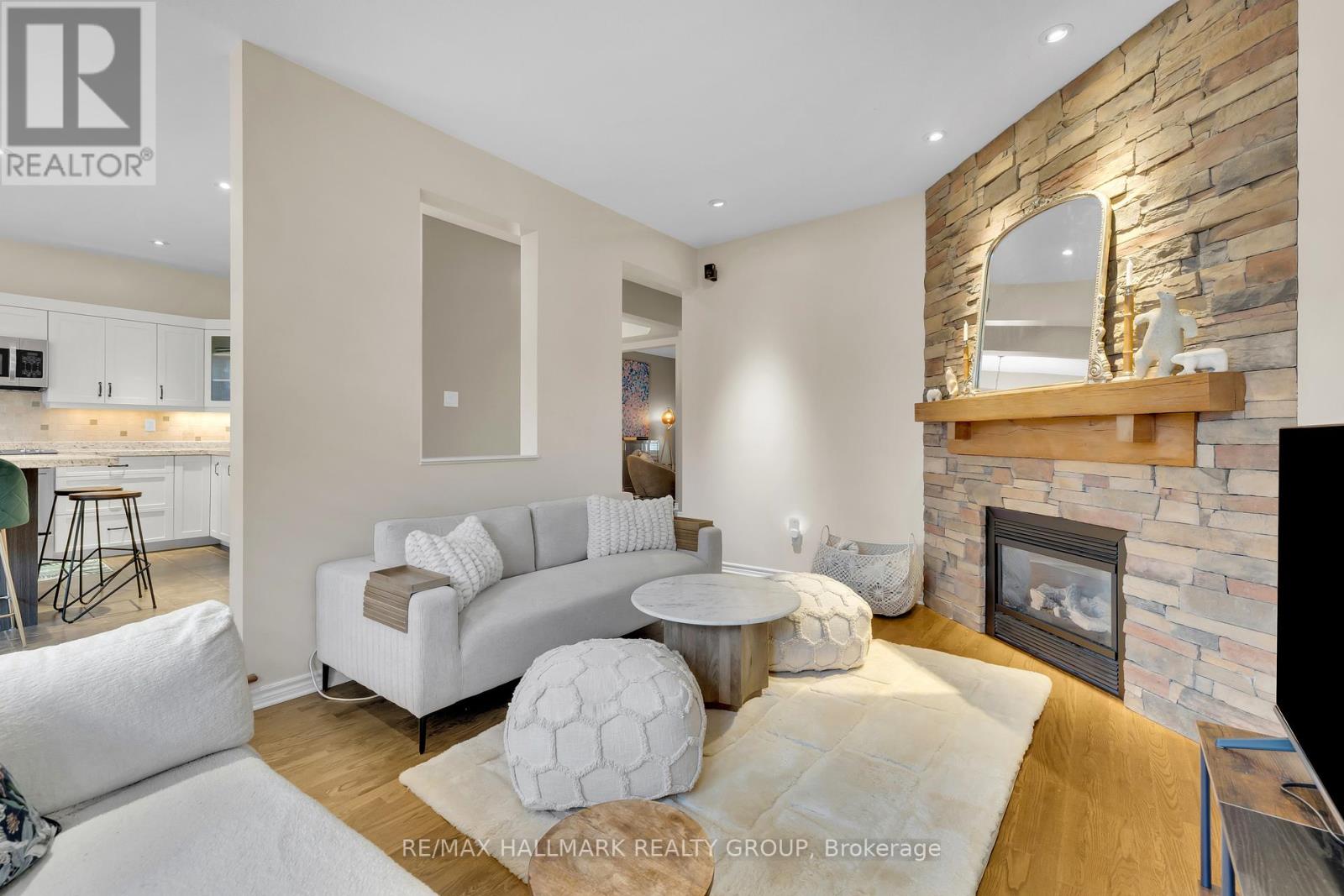 10 Friendly Crescent, Ottawa, Ontario  K2S 2B6 - Photo 12 - X12783264