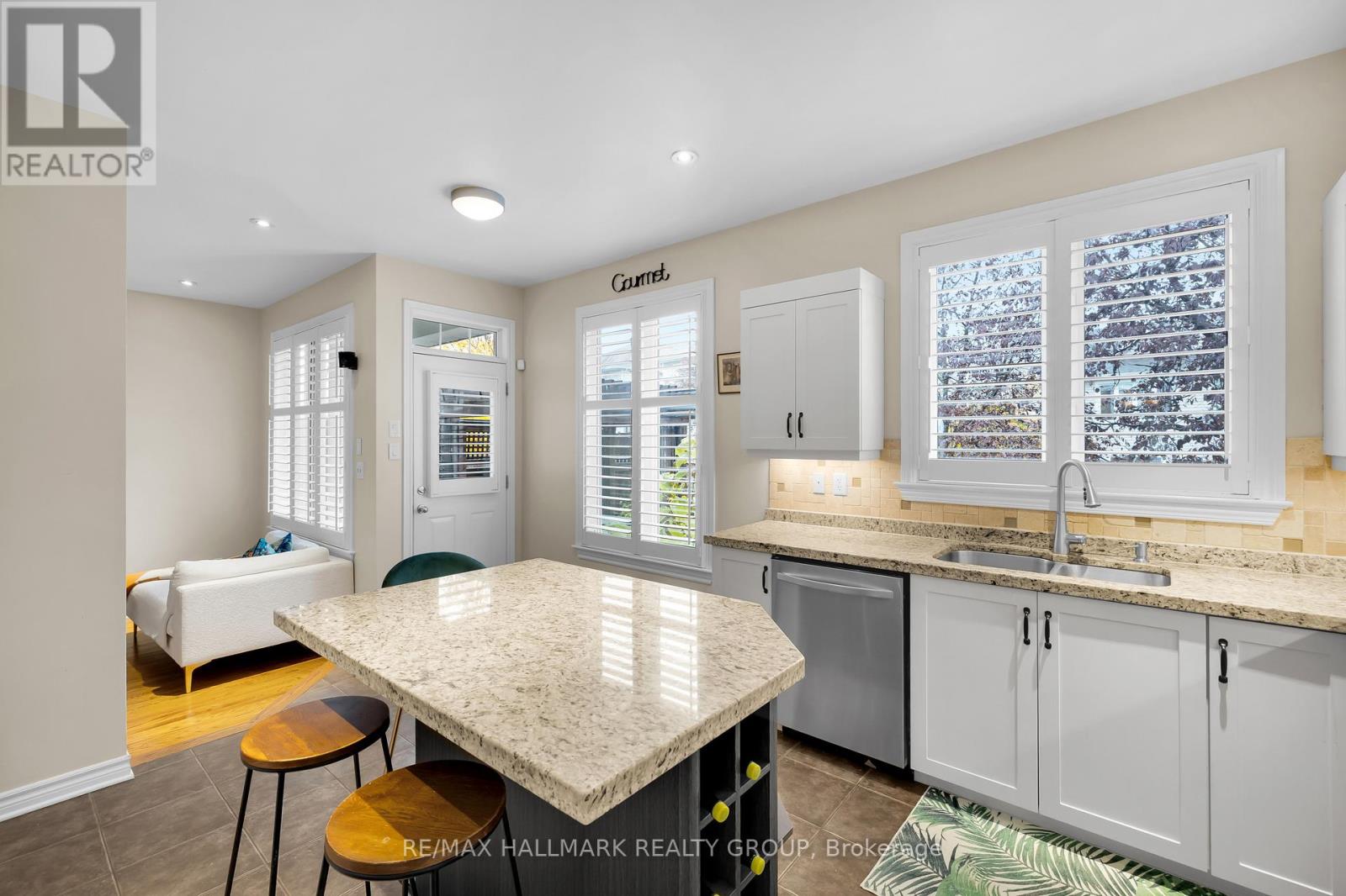 10 Friendly Crescent, Ottawa, Ontario  K2S 2B6 - Photo 15 - X12783264