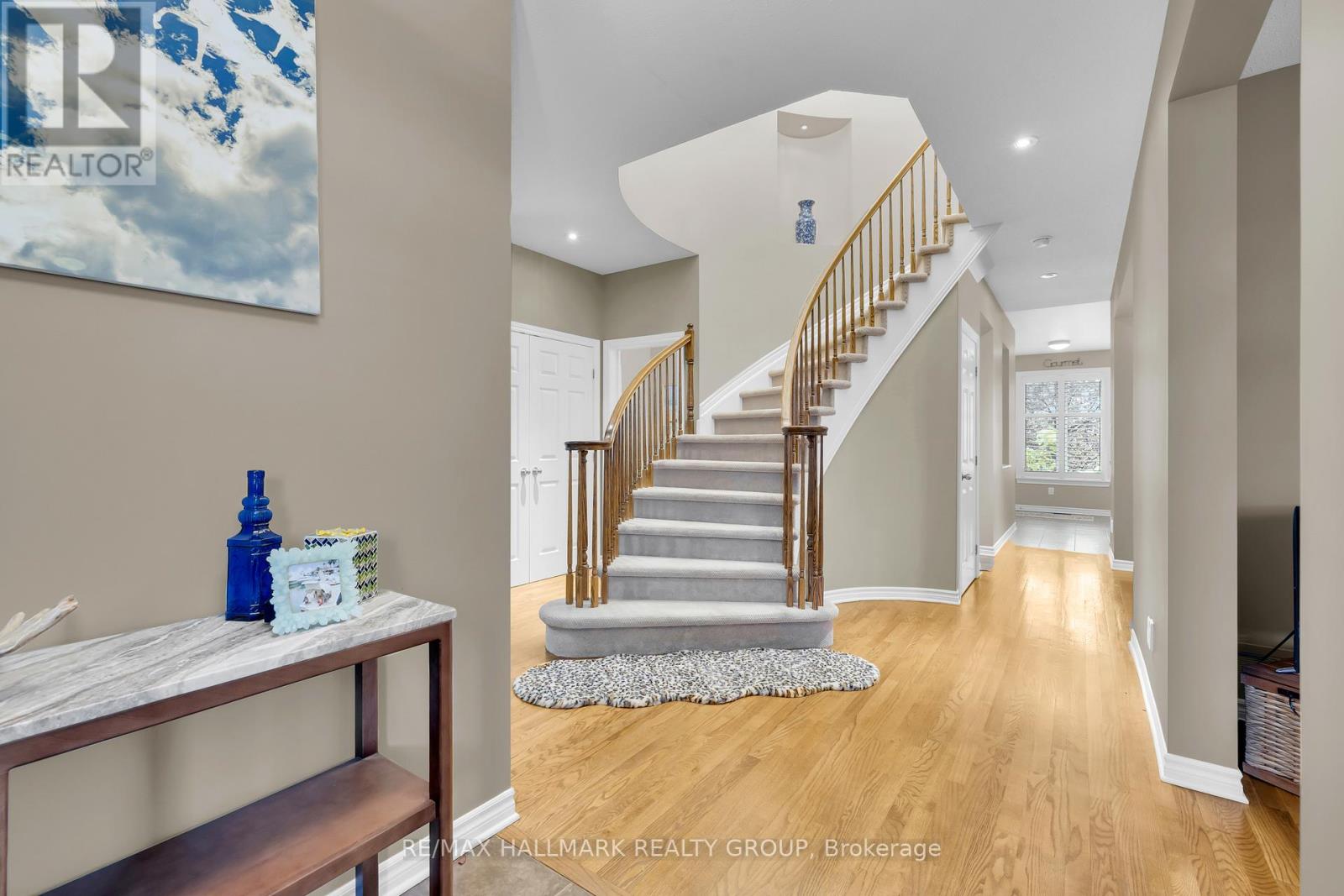 10 Friendly Crescent, Ottawa, Ontario  K2S 2B6 - Photo 2 - X12783264