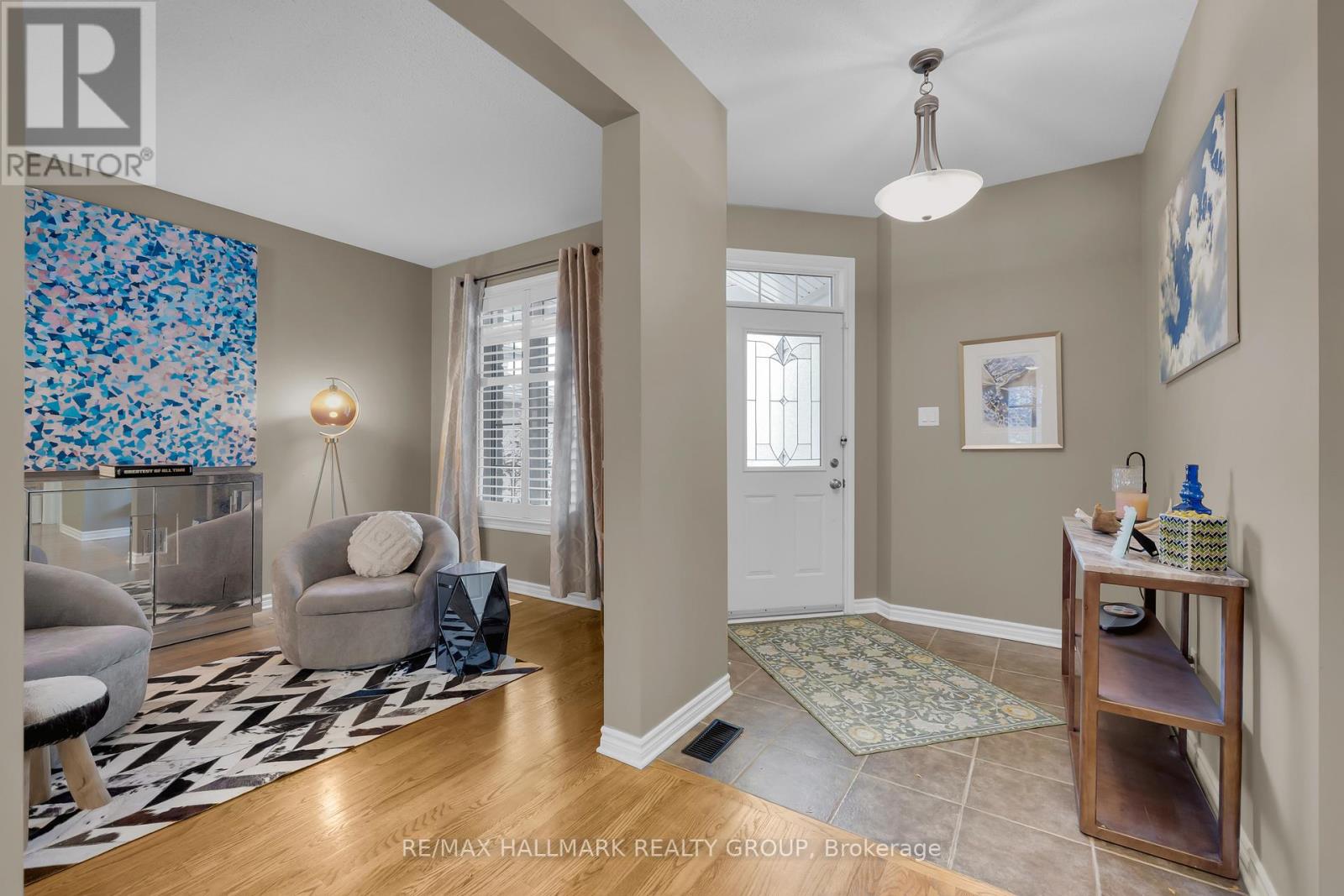 10 Friendly Crescent, Ottawa, Ontario  K2S 2B6 - Photo 3 - X12783264