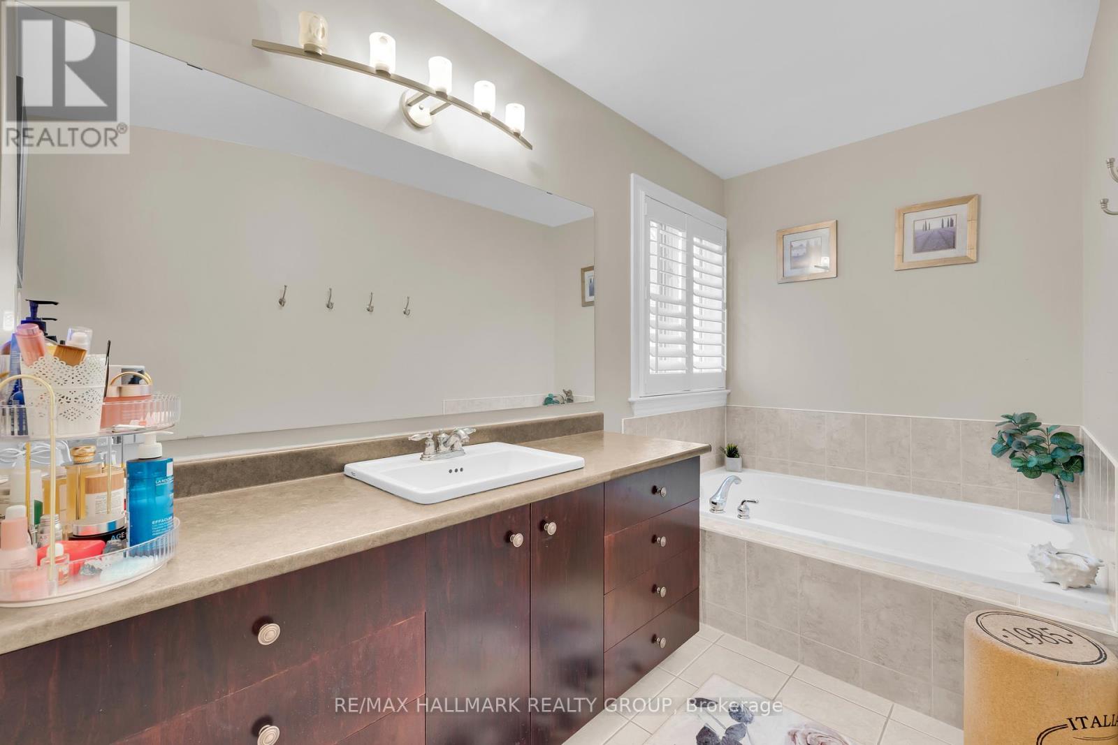 10 Friendly Crescent, Ottawa, Ontario  K2S 2B6 - Photo 31 - X12783264