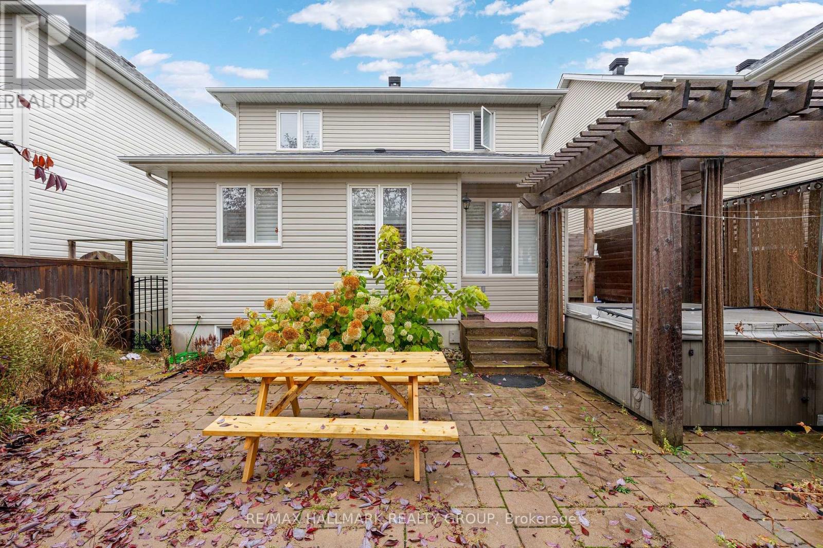 10 Friendly Crescent, Ottawa, Ontario  K2S 2B6 - Photo 32 - X12783264