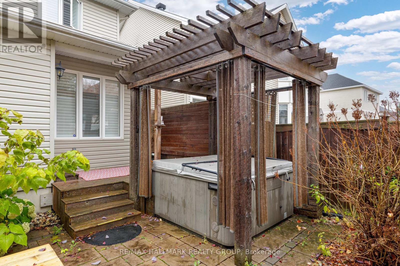 10 Friendly Crescent, Ottawa, Ontario  K2S 2B6 - Photo 33 - X12783264