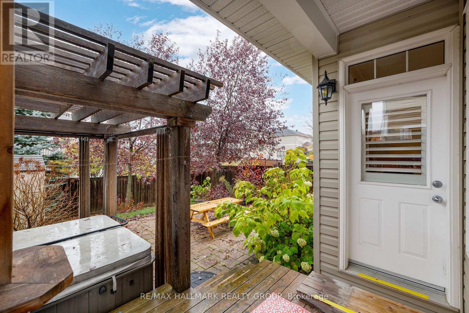 10 Friendly Crescent, Ottawa, Ontario  K2S 2B6 - Photo 34 - X12783264