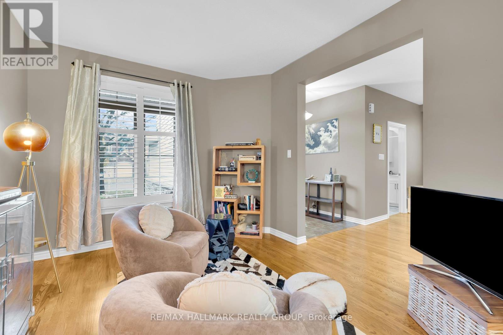 10 Friendly Crescent, Ottawa, Ontario  K2S 2B6 - Photo 5 - X12783264