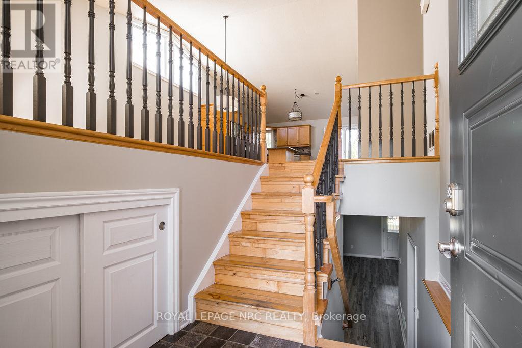 8071 Costabile Drive, Niagara Falls, Ontario  L2H 3H4 - Photo 3 - X12783294