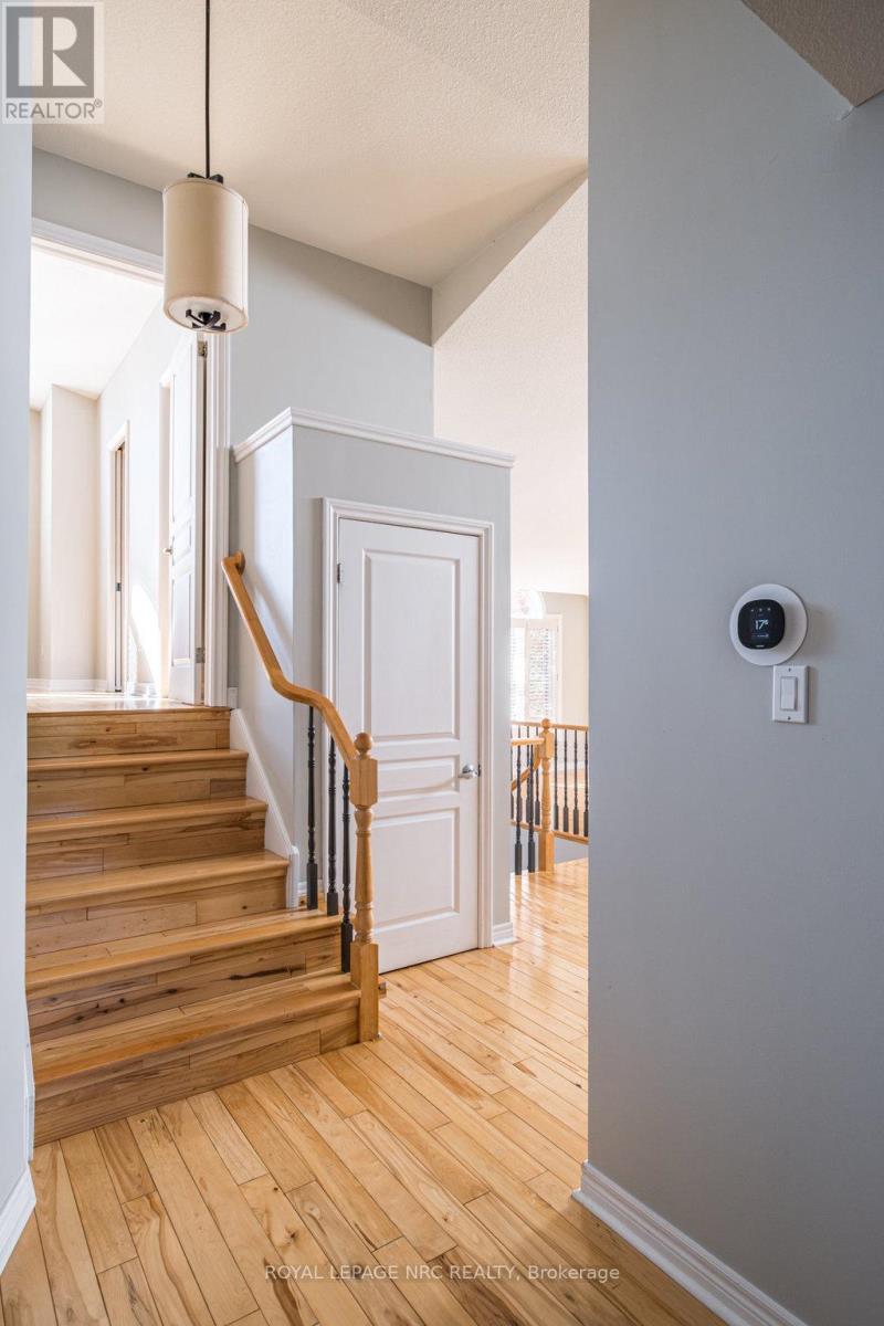 8071 Costabile Drive, Niagara Falls, Ontario  L2H 3H4 - Photo 7 - X12783294