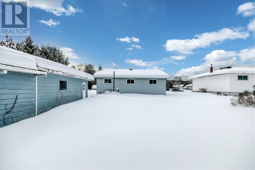 80 Sturgeon Street, Dowling, Ontario  P0M 1R0 - Photo 8 - 2126420