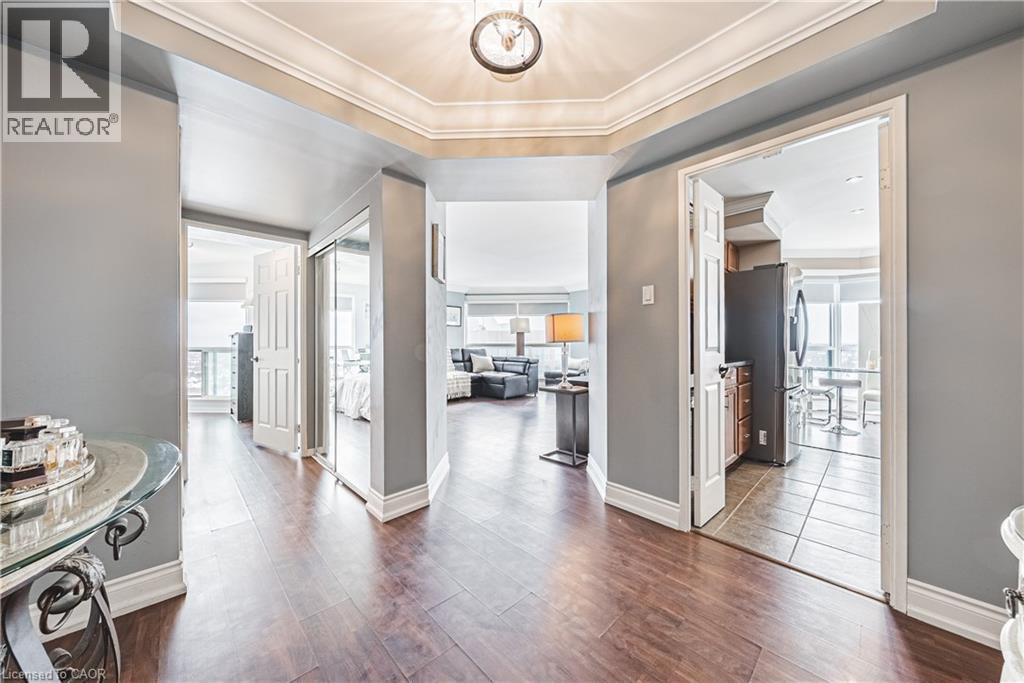 <div class="slider-price">$659,000</div><p>2155 Burnhamthorpe Road Unit# Ph1904, Mississauga, Ontario</p>