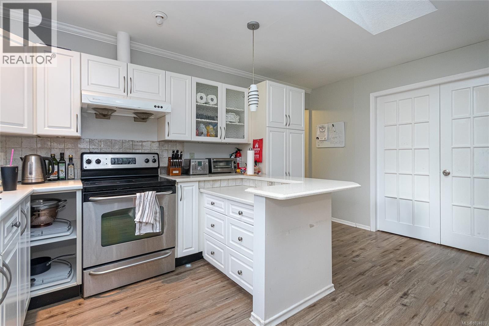 2589 Sinclair Rd, Saanich, British Columbia  V8N 1C1 - Photo 10 - 1024833