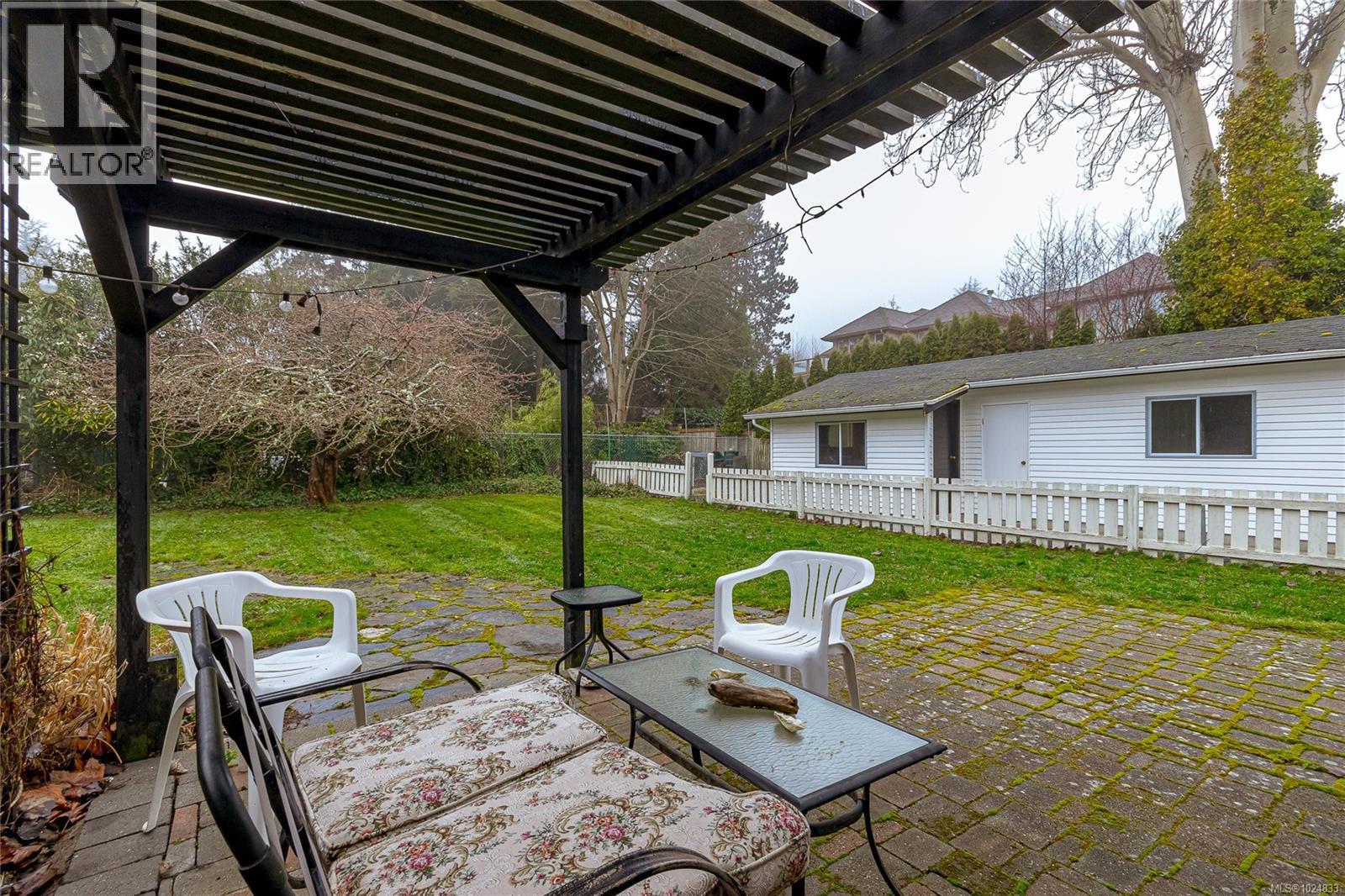 2589 Sinclair Rd, Saanich, British Columbia  V8N 1C1 - Photo 15 - 1024833