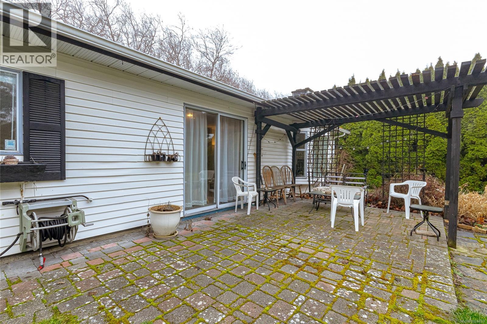 2589 Sinclair Rd, Saanich, British Columbia  V8N 1C1 - Photo 16 - 1024833