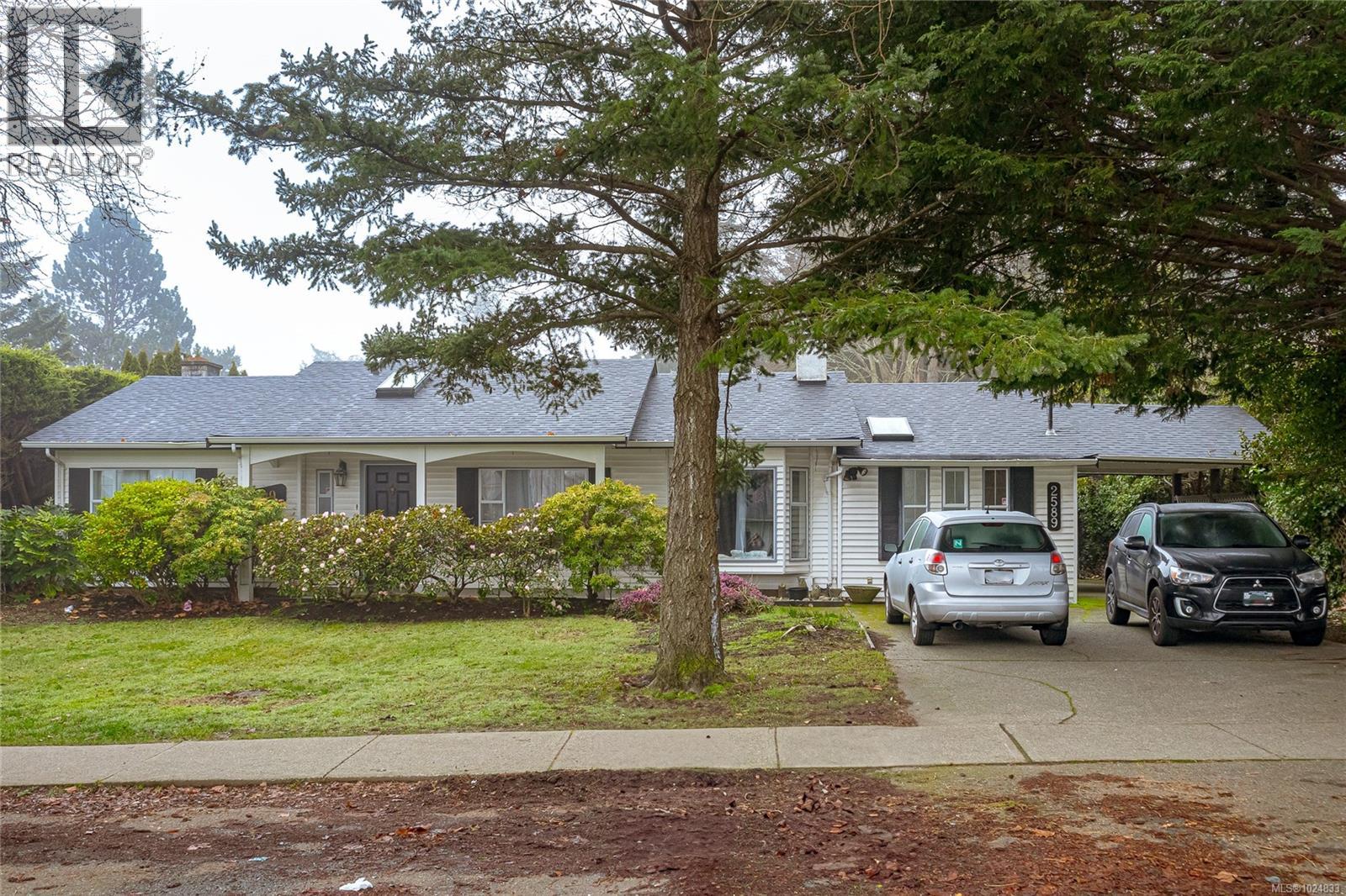 2589 Sinclair Rd, Saanich, British Columbia  V8N 1C1 - Photo 2 - 1024833