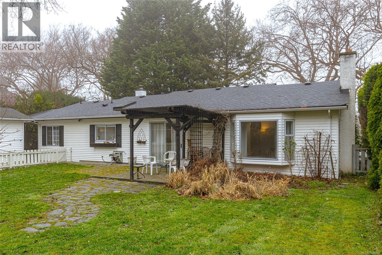 2589 Sinclair Rd, Saanich, British Columbia  V8N 1C1 - Photo 20 - 1024833