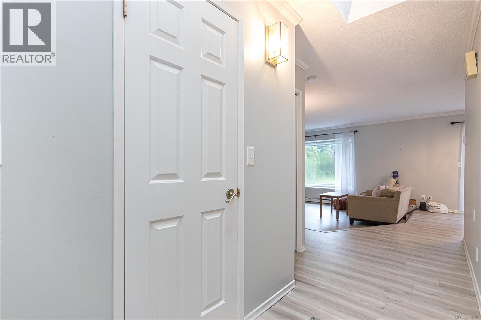 2589 Sinclair Rd, Saanich, British Columbia  V8N 1C1 - Photo 4 - 1024833